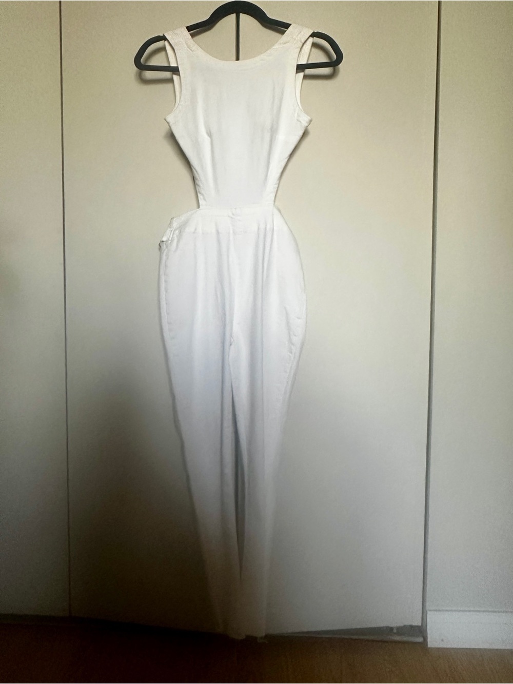 NWT URBAN OUTFITTERS Ivory Cotton Sleeveless Backless Cutout Jumpsuit XS Minimal